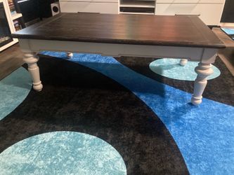 Living Room Set 1 Coffee table 2 End Tables Mint Must Go