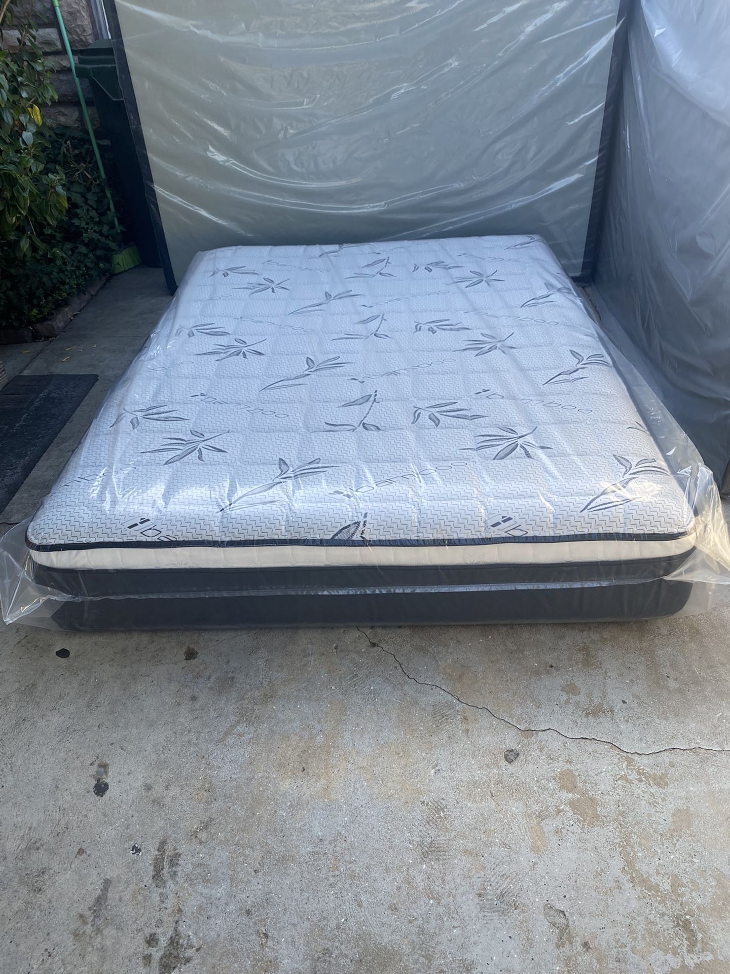 new orthopedic Pillow top mattresses Colchones nuevos ortopédicos pillow top Queen size $150 - $210 With Box Spring Full size $140 - $200 With B
