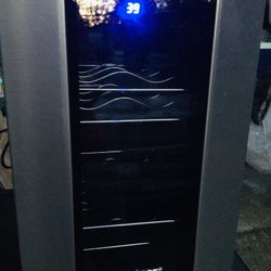 Wine Refrigerator- Works Perfectly 