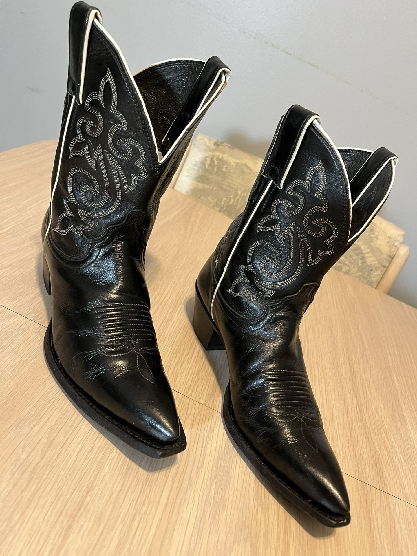 Women’s Justin Western Boots Size 7.5B
