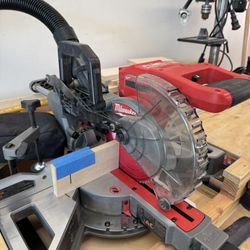 Milwaukee M18 18V Cordless 7-1/4 Duel Bevel Sliding Compound Miter Saw