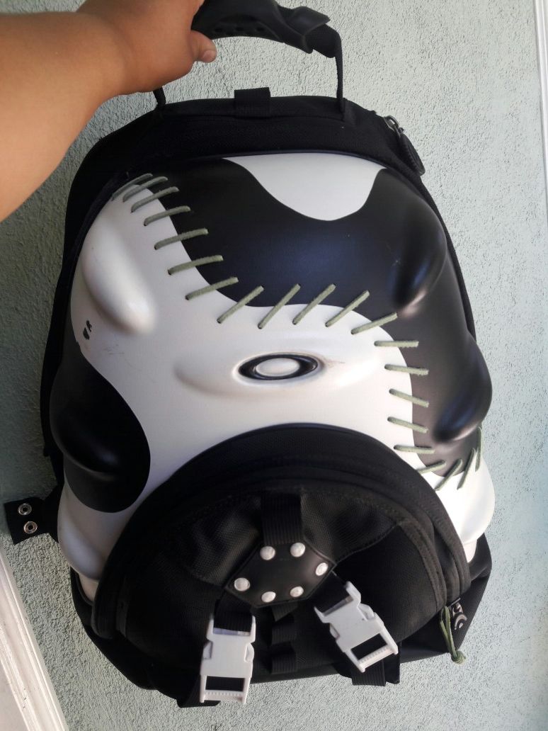 Oakley top hardshell backpack