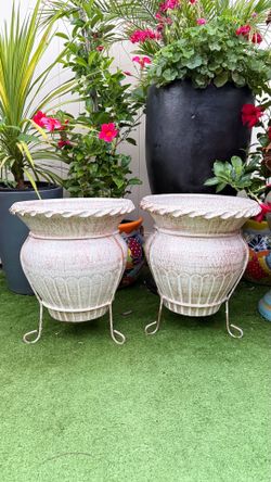 Clay pots 🌺 18” tall 15” wide