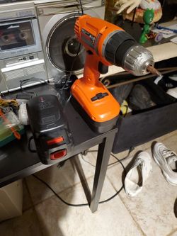 Black  Decker 18 V Drill 2 Batteries   70 Cash 