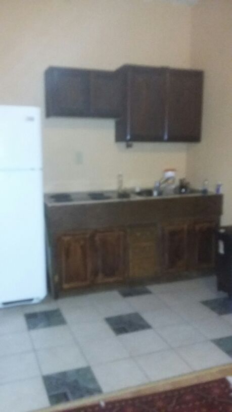 Se renta cuarto independiente en casa. .cocina y bano en el mismo cuarto