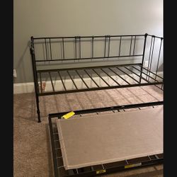 Twin Day Bed with Trundle