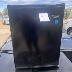 Mini Fridge (Black) - Danby (9)