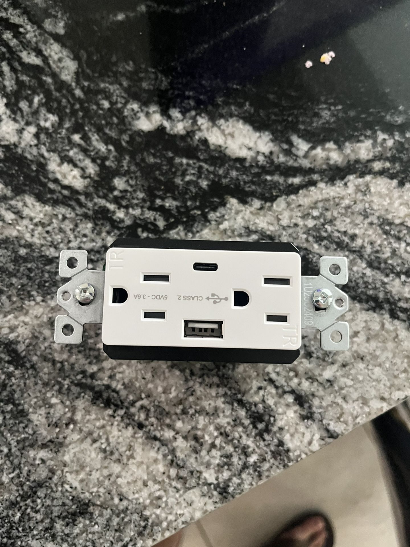 Topgreener Dual USB Receptacle