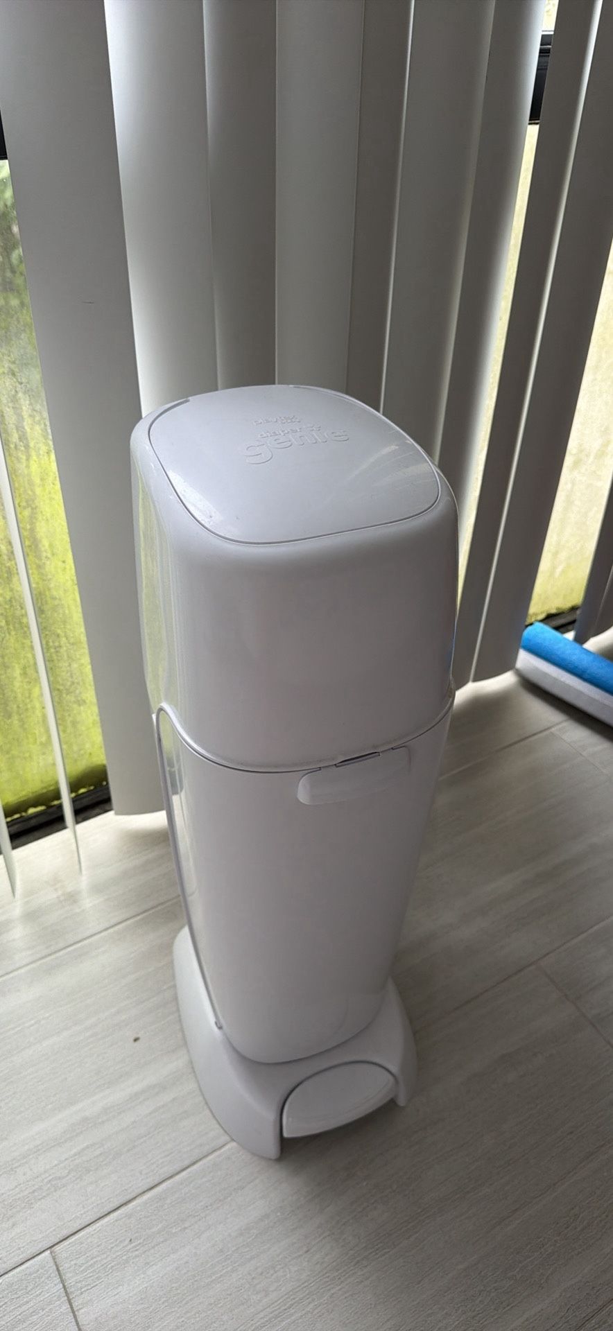 Diaper Genie Diaper Pail With 2 Brand New Refills