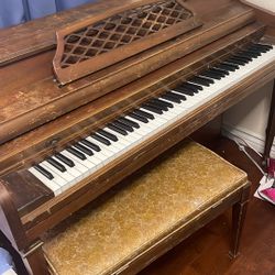 Piano W W Kimball Co