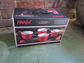 Parini 4-piece ceramic rice bowl set in red featuring an Asian Fusion design