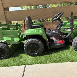 Tractor 🚜 ride for kids 20 Dollars