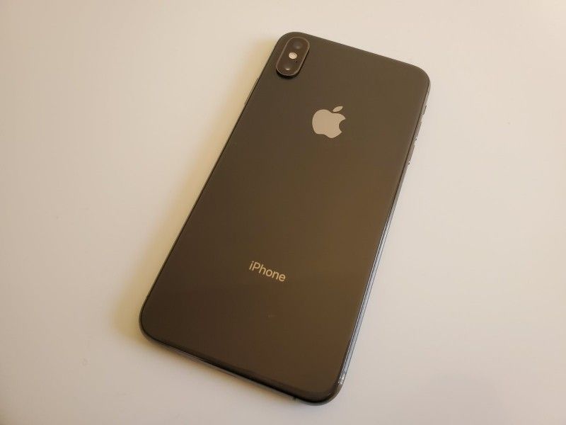 iPhone XS Max , Unlocked for All Company Carrier, Excellent Condition like New