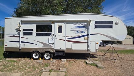 2006 copper canyon 5th wheel nice trailer