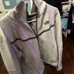 grey nike tech fleece zip up