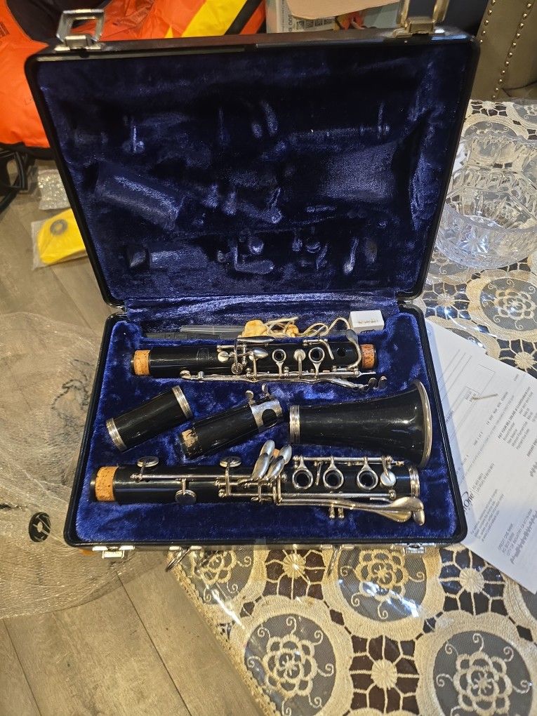 VINTAGE BANDY THE SELMER COMPANY  CLARINET WITH CASE BLUE VELVET LINING.MADE IN USA 🇺🇸 MAKE OFFER 