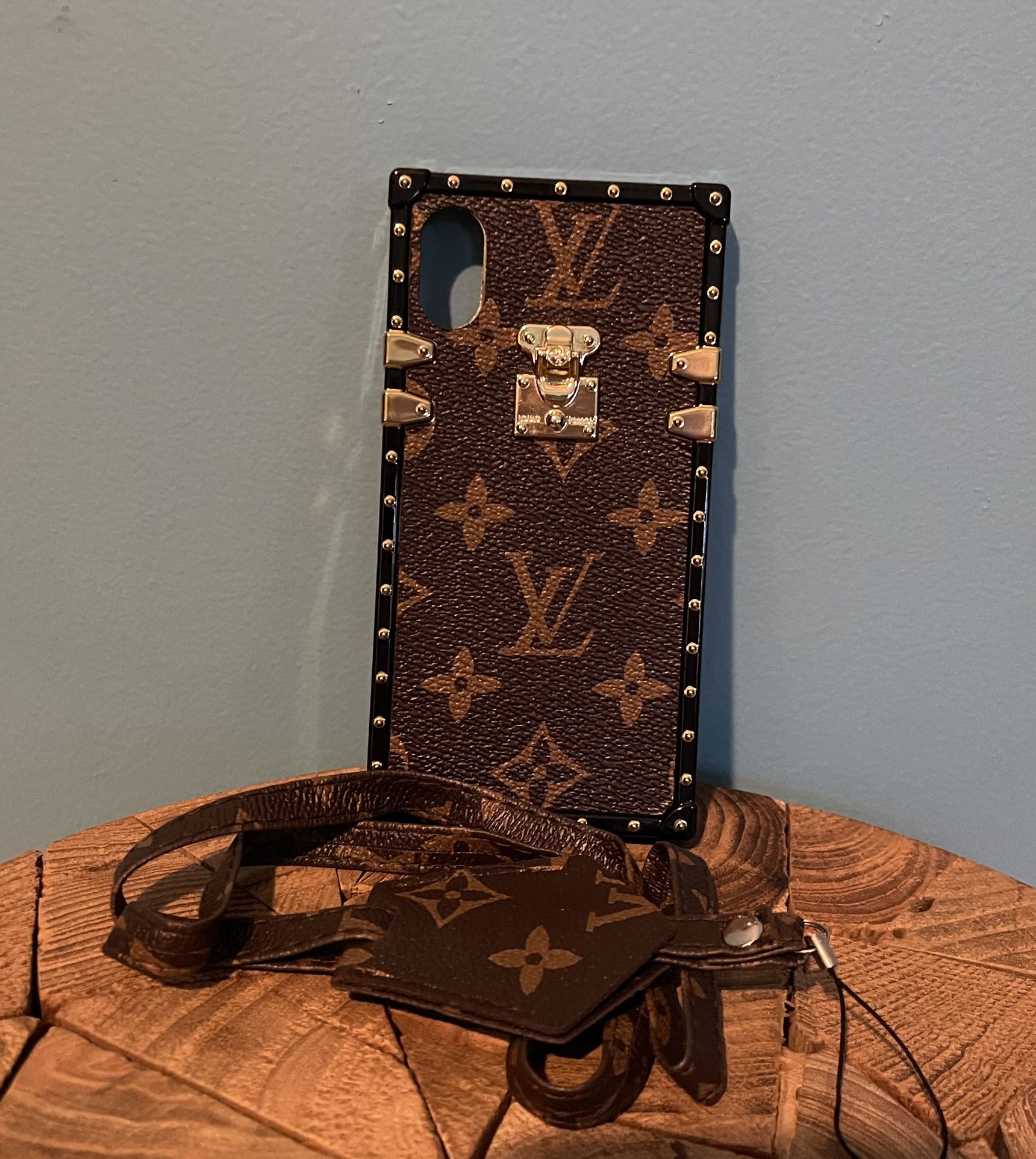 I Phone Case And Land Yard For X/Xs Color Brown