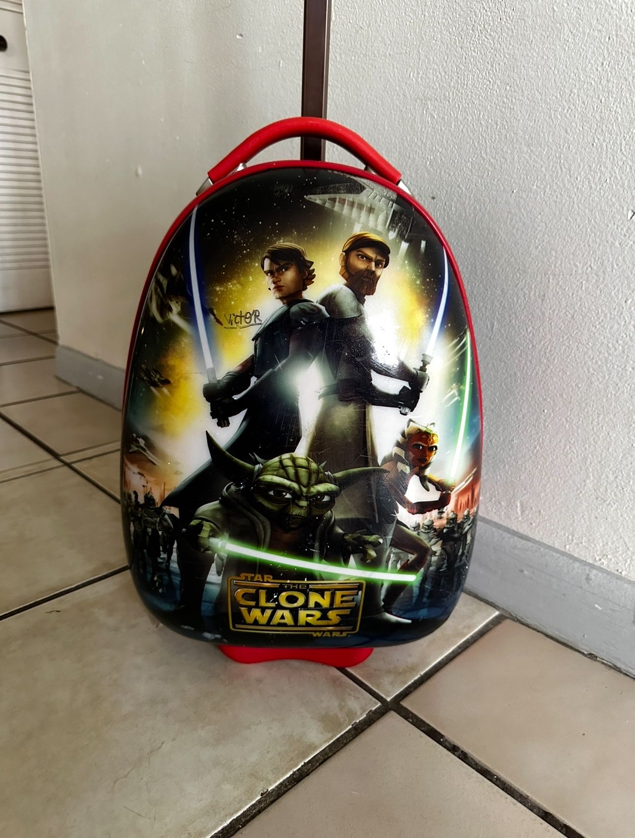 Maleta Con Ruedas Como Nueva Para Niño