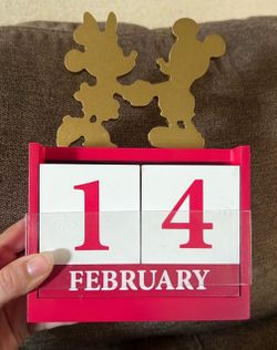 Disney Mickey And Minnie Mouse Wooden Calendar New