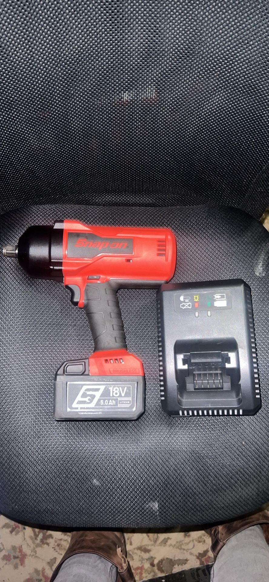 Snap-On 18 V 1/2" Drive MonsterLithium Cordless Impact Wrench Kit (Red)