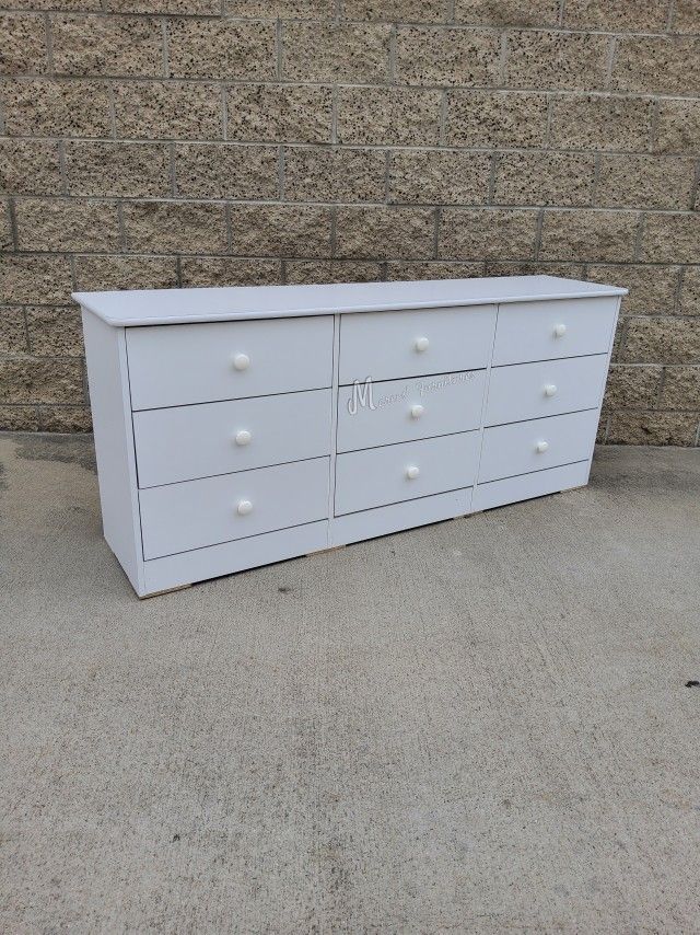 White 9 Drawer Dresser!