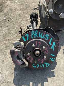 2017 Toyota Prius Left Front Spindle