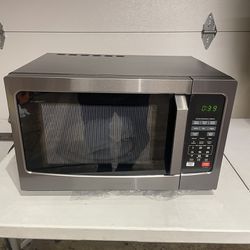Toshiba EM131A5C-BS Microwave Oven with Smart Sensor, Easy Clean