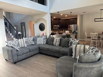 Rooms To Go Carole Court Sectional + Swivel Chair