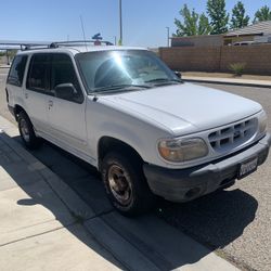 2000 Ford Explorer