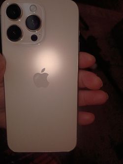 iPhone 16pro max unlocked 1tb crack on back