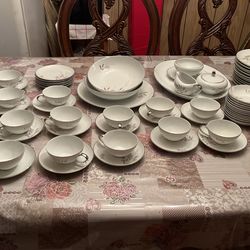 Juego De Vajilla De Buena Marca Mi Kasa for Sale in Tustin CA