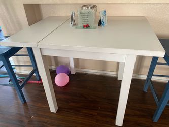 White table & 3 chairs