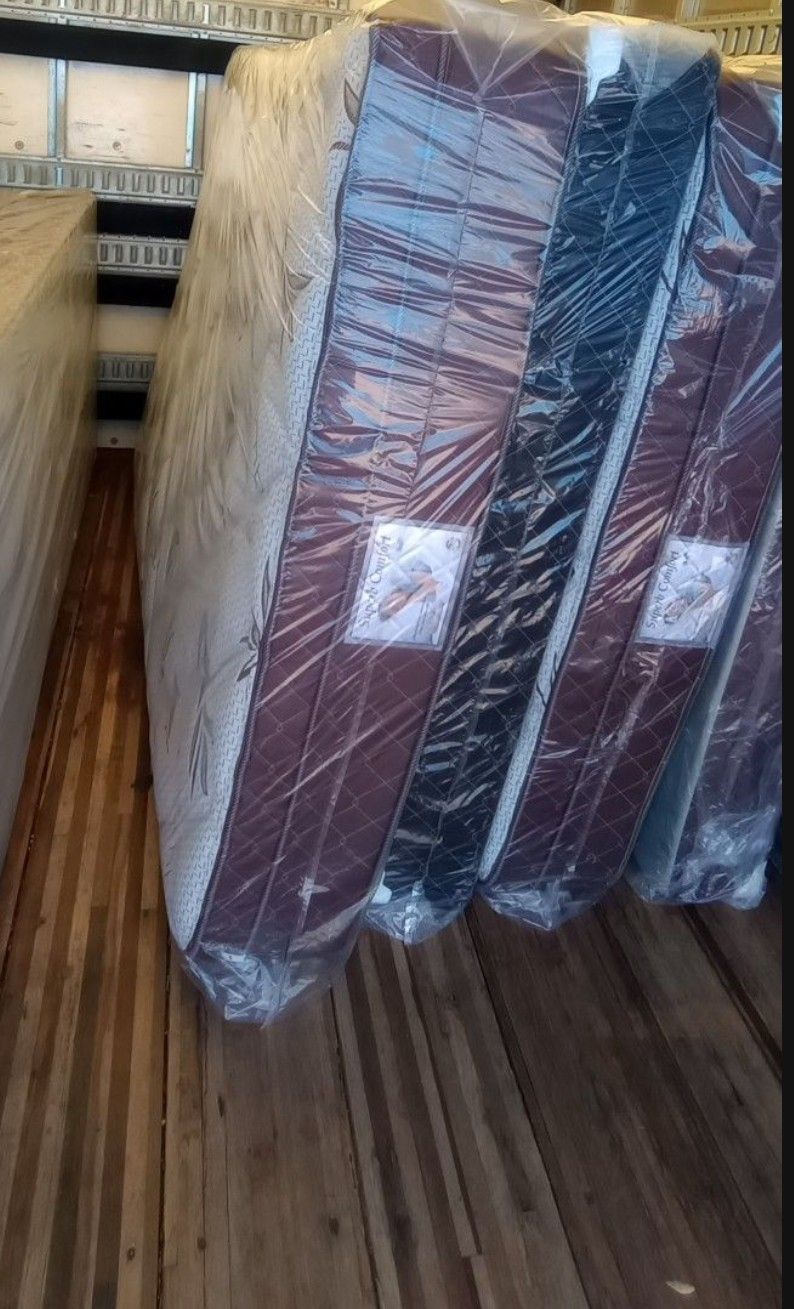 Brand New Queen Size Pillowtop Mattress Included Box Spring Free Delivery