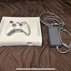 Microsoft Xbox 360 Arcade White W/ PSU And Wireless Controller