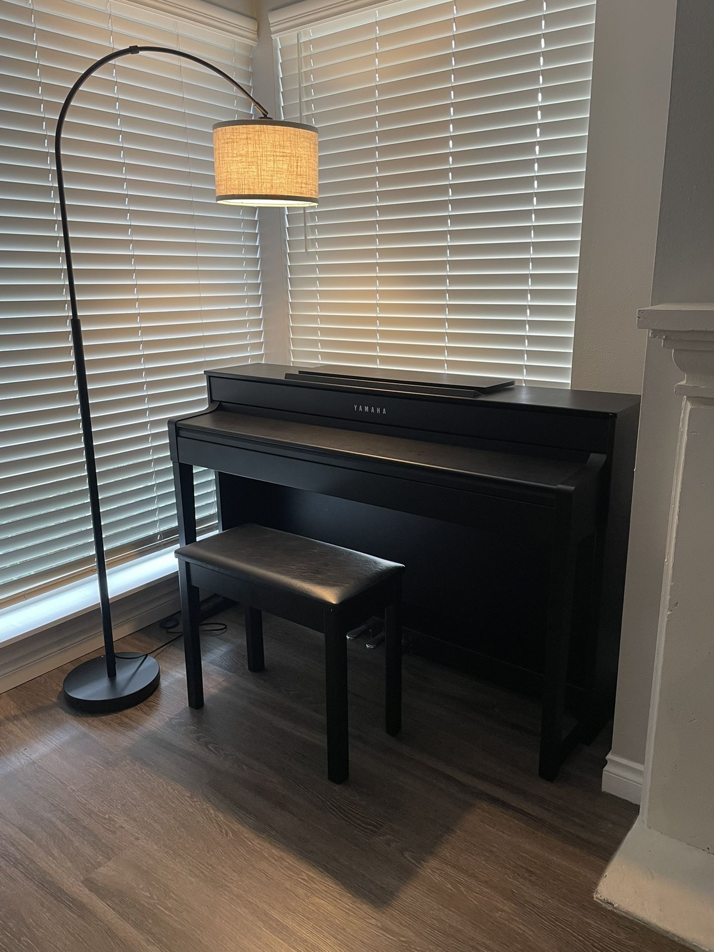 Yamaha Calvinova CLP-545 Digital Piano