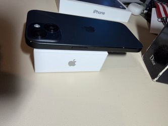 iPhone 15 New Unlocked ( SIM & ESIM ) 128G