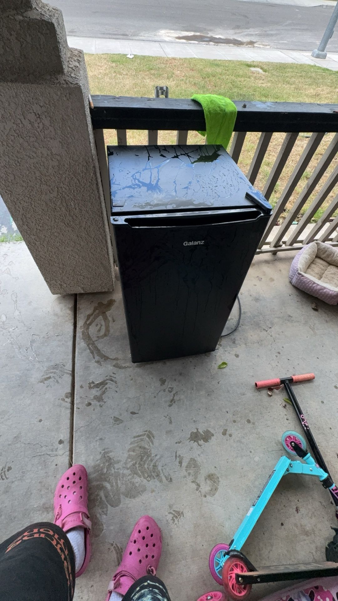 Mini fridge