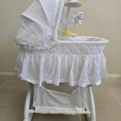Rock Bassinet With Wheel 