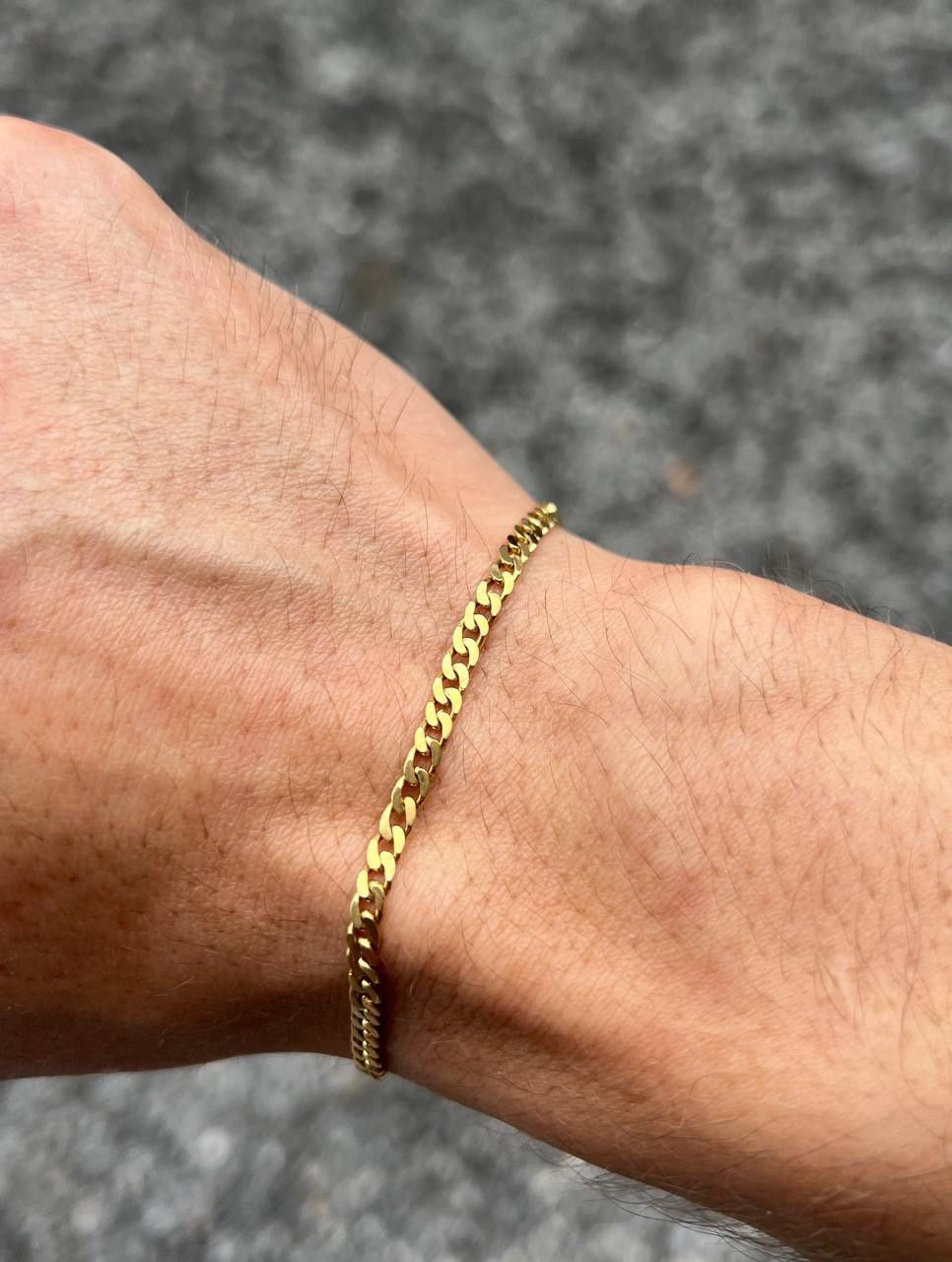 18k solid curb style 7.75” bracelet 5.2grams width 3mm