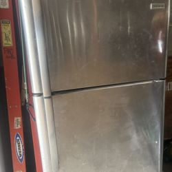 Frigidaire Refrigerator 