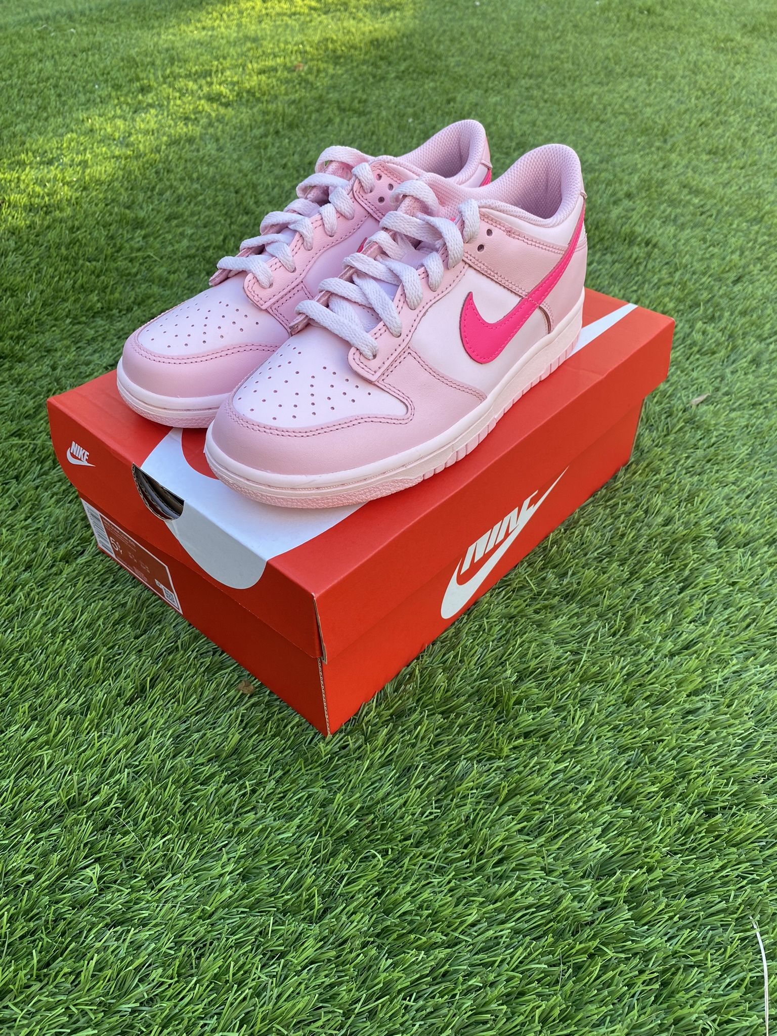 Nike Dunk Low Triple Pink