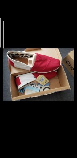 SIZE 12 men TOMS - NEW IN BOX