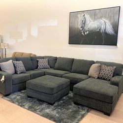 Tracling Slate RAF Sectional /couch /Living room set