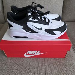  Nike Women's Size 12 