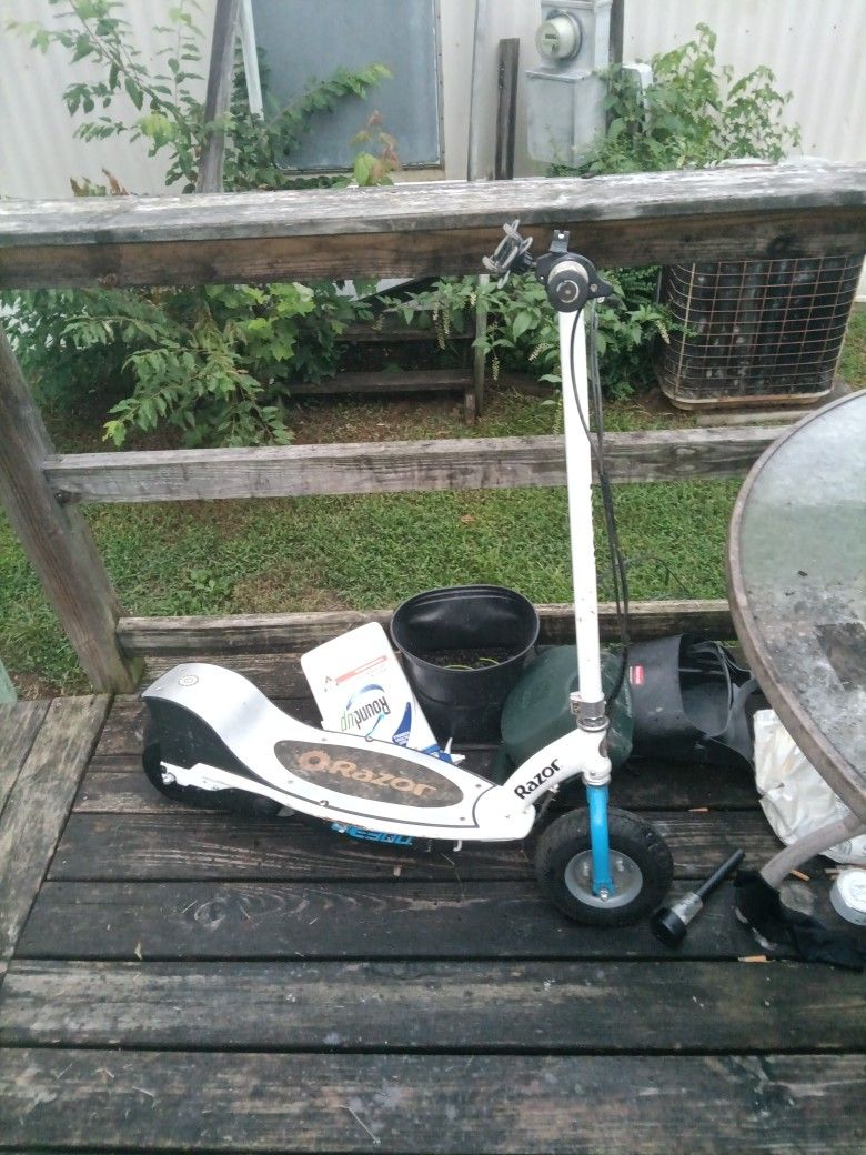 Razor Electric Scooter Doesn't Run Needs Repair