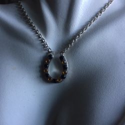 Vintage Look Silver Tone Lucky Horse Shoe Necklace 