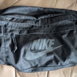 Nike Tech Hip Pack Sling 