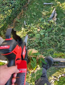 M18 FUEL 18V Brushless Cordless Battery 8 in. HATCHET Pruning Saw w/M18 battery & charger