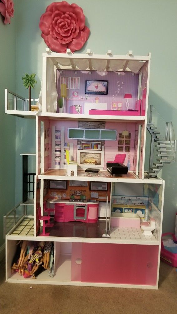 Dollhouse for 18” dolls for Sale in Bothell, WA - OfferUp