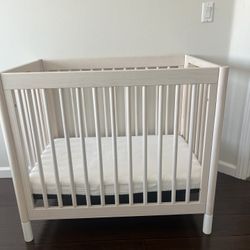 Babyletto Mini Crib  & Newton Mini Crib Mattress